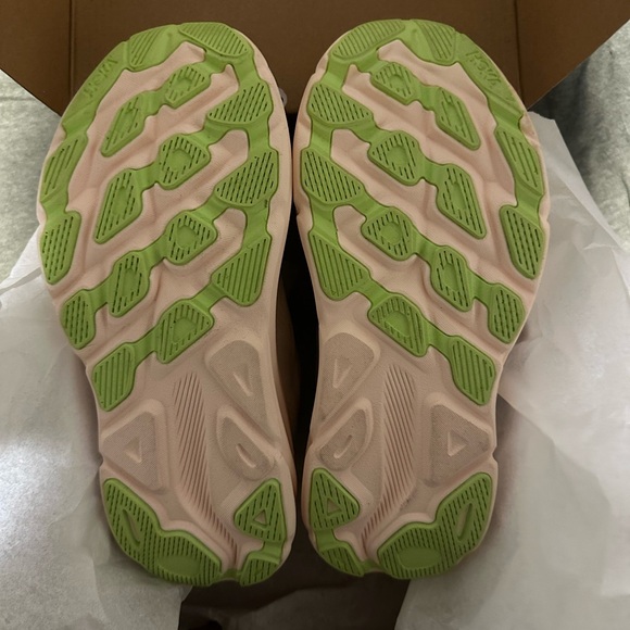 NIB HOKA Clifton 9, Size 7B Running Shoes - Picture 6 of 10